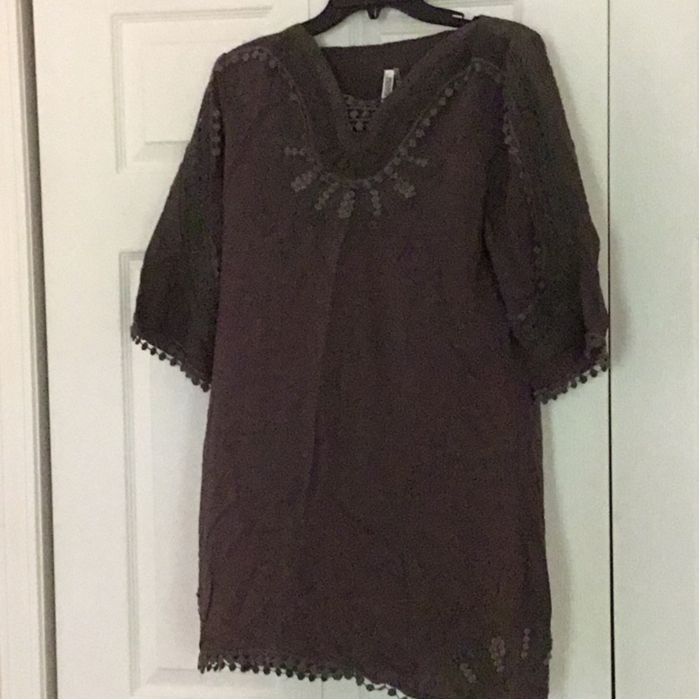 Mono Reno top with 3/4 length sleeves.